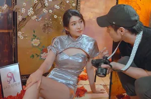 sex hiếp em gái Nhìn vú em đung đưa mà nứng